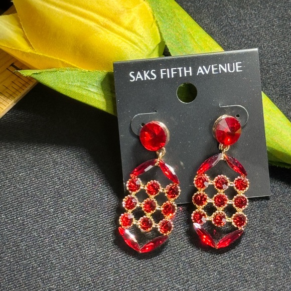 Glamorous Saks Fifth Avenue Red Crystal Post With Dangle Waffle Design 2 in - Picture 3 of 9